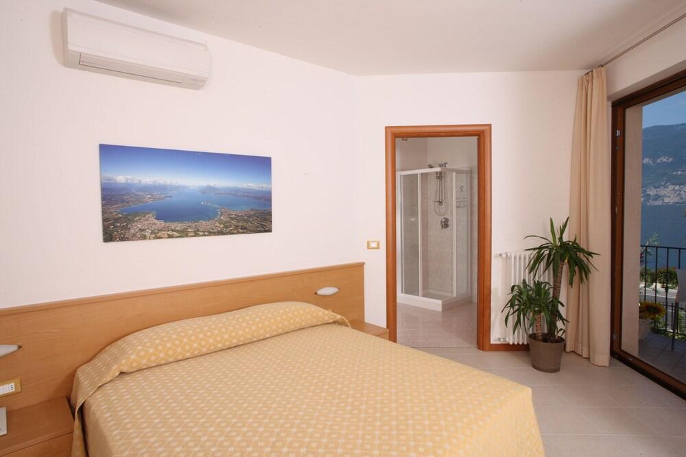 June Stay Lake Garda Brenzone sul Garda Exterior foto