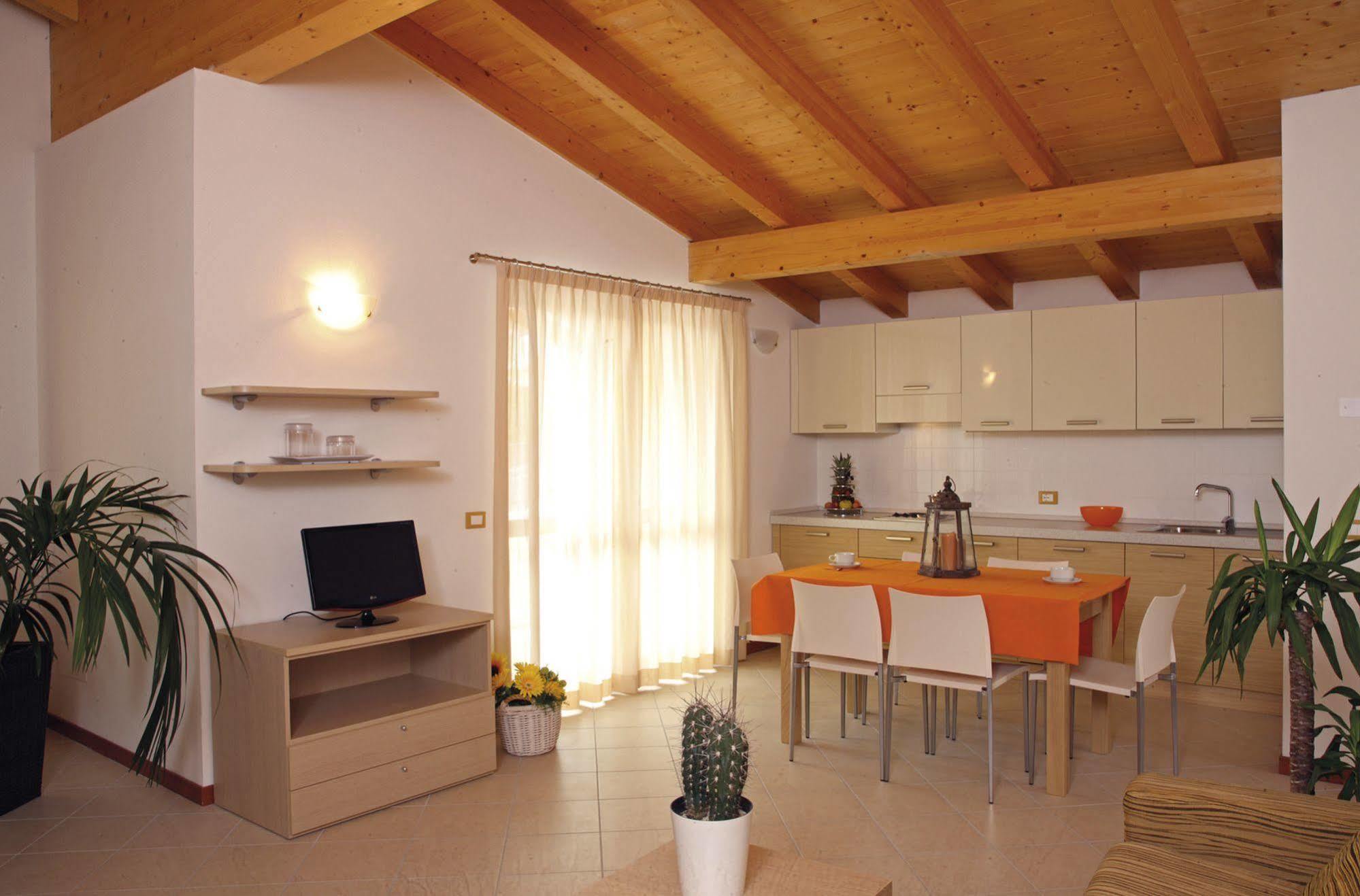 June Stay Lake Garda Brenzone sul Garda Exterior foto